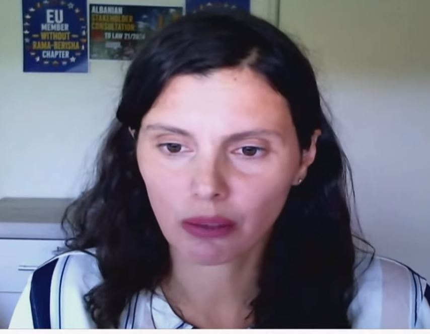  Të largohen Rama dhe Berisha  duhet përmbysur sistemi   Aktivistja  Kodi Zgjedhor duhet të ndryshohet  Shqipëria s ka demokra   