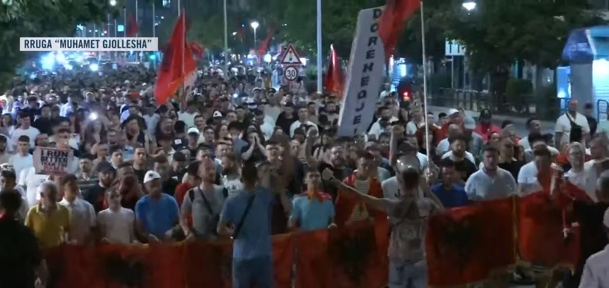 LIVE   Zegjine na numëro  shih sa veta jemi sot   Revolta kundër Ramës nuk ndalet  protestuesit  pushtojnë  rrugët e Tiranës n   