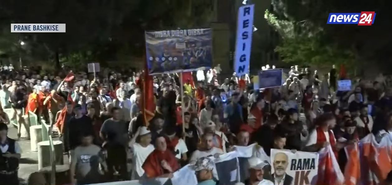 LIVE  Revolta e shqiptarëve kundër qeverisë  vijon marshimi  Protestuesit Ramës  Pa dhënë dorëheqjen nuk dorëzohemi  Ju erdhi    