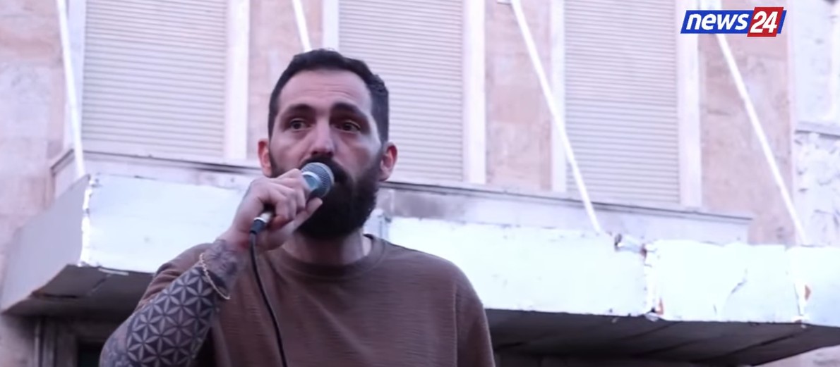 Mbahet një minutë heshtje në nder të policit të vrarë në Maliq  Progni efektivëve  Hiqni kapelet 