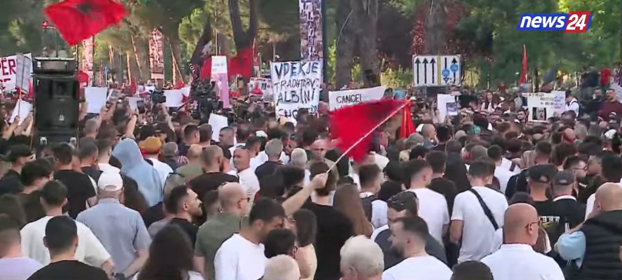Nga himni kombëtar te ‘Xhamadani vija-vija”, bulev