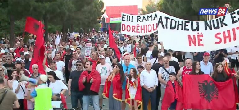 Protesta E 24 Tirane