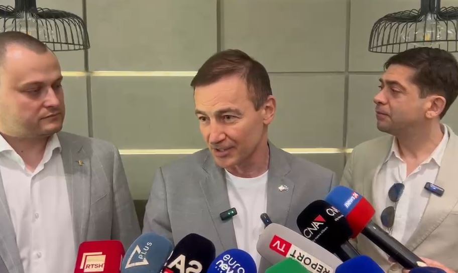 Shqiptarët në revoltë kundër Ramës  Eurodeputeti bullgar  Duhet të dëgjohet zëri i qytetarëve  protestat paqësore janë pjesë e   