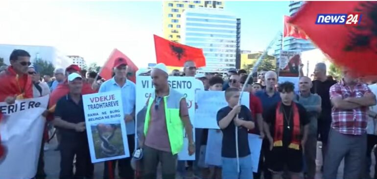 Protesta Tirane Enews