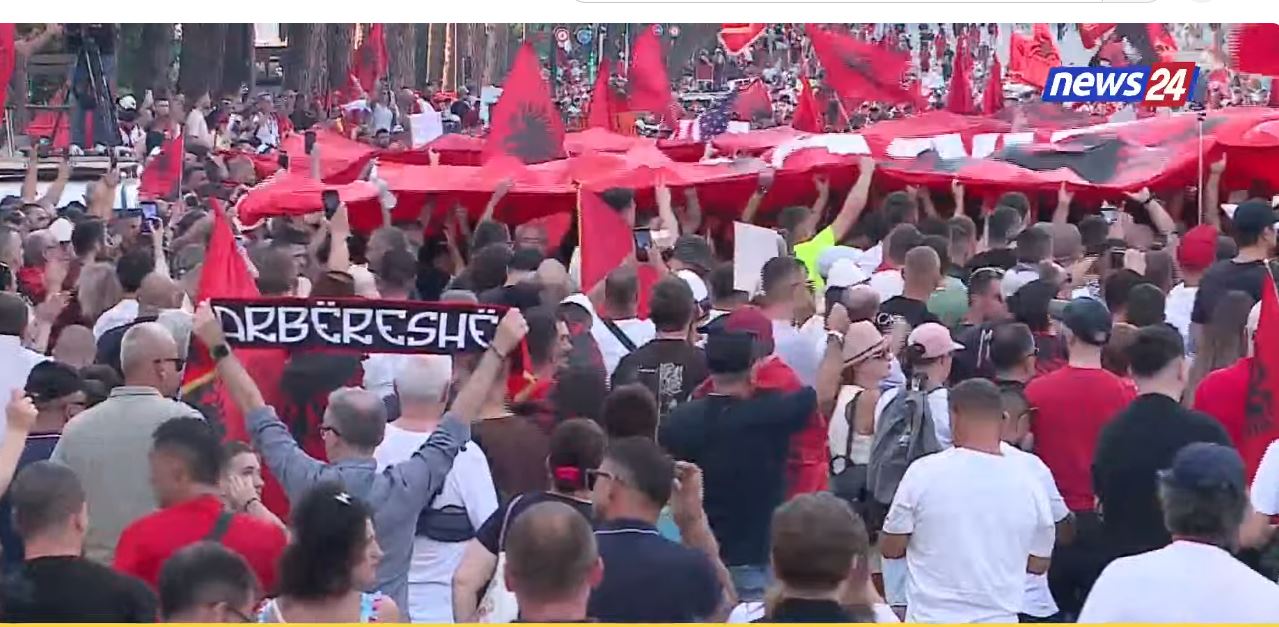 live-qytetaret-nga-fundi-i-rogner-deri-te-sheshi-skenderbej-rekord-pjesemarrje-protesta-e-21-te-kunder-rames-shqiptaret