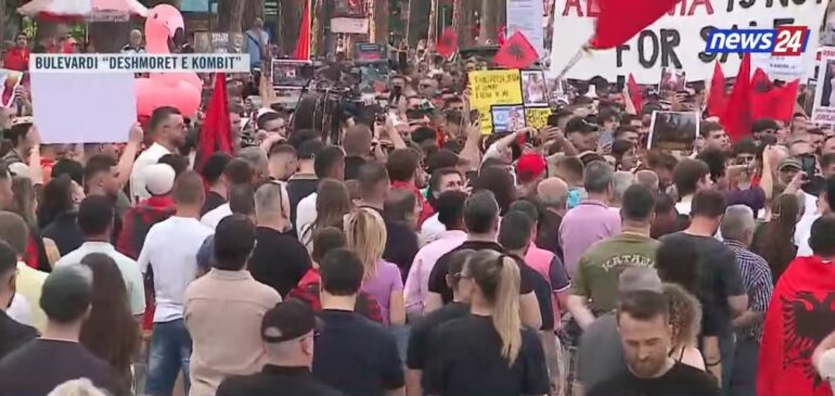 Protesta Tiranee