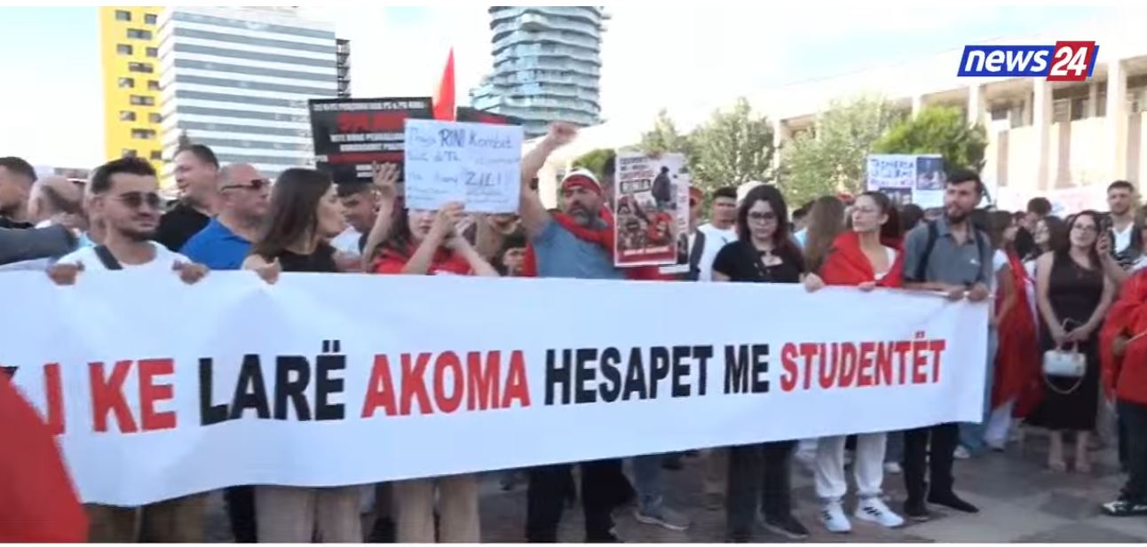 LIVE/ “Nuk i ke larë akoma hesapet me studentët”, 