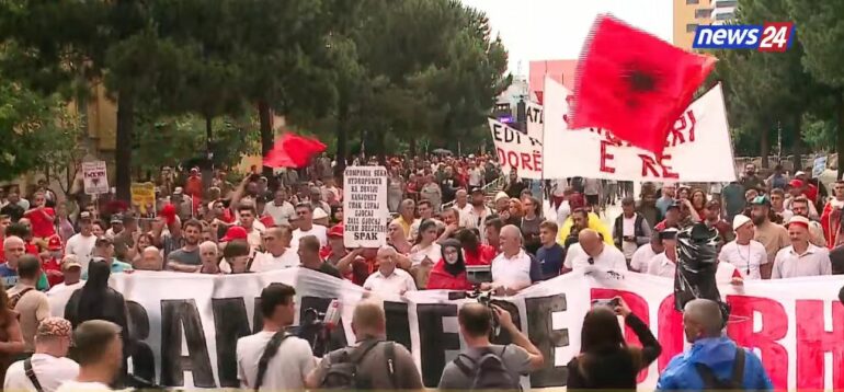 Protestaa Tirane Edi Rama