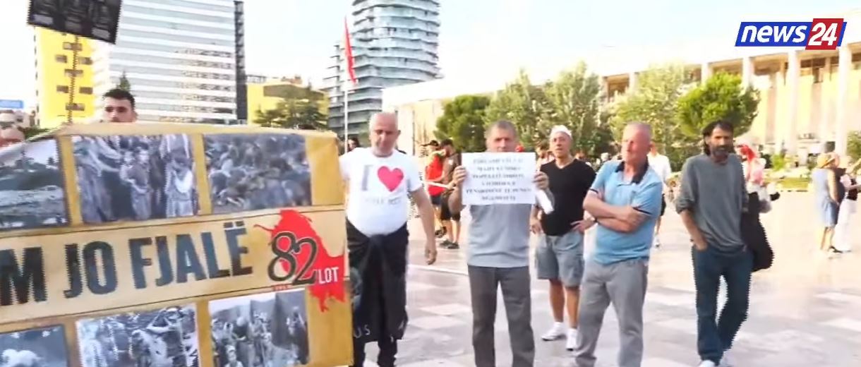 LIVE  Dita e 27 e tubimit kundër kryeministrit  qytetarët nisin marshimin drejt Kryeministrisë  kërkojnë dorëheqjen e Ramës