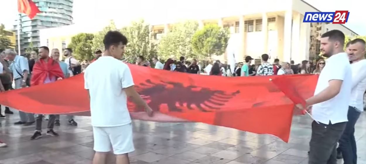 LIVE- Protesta kundër qeverisë në Tiranë! Nis orga