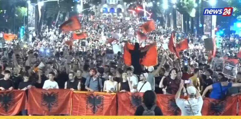 Proteste Tirane