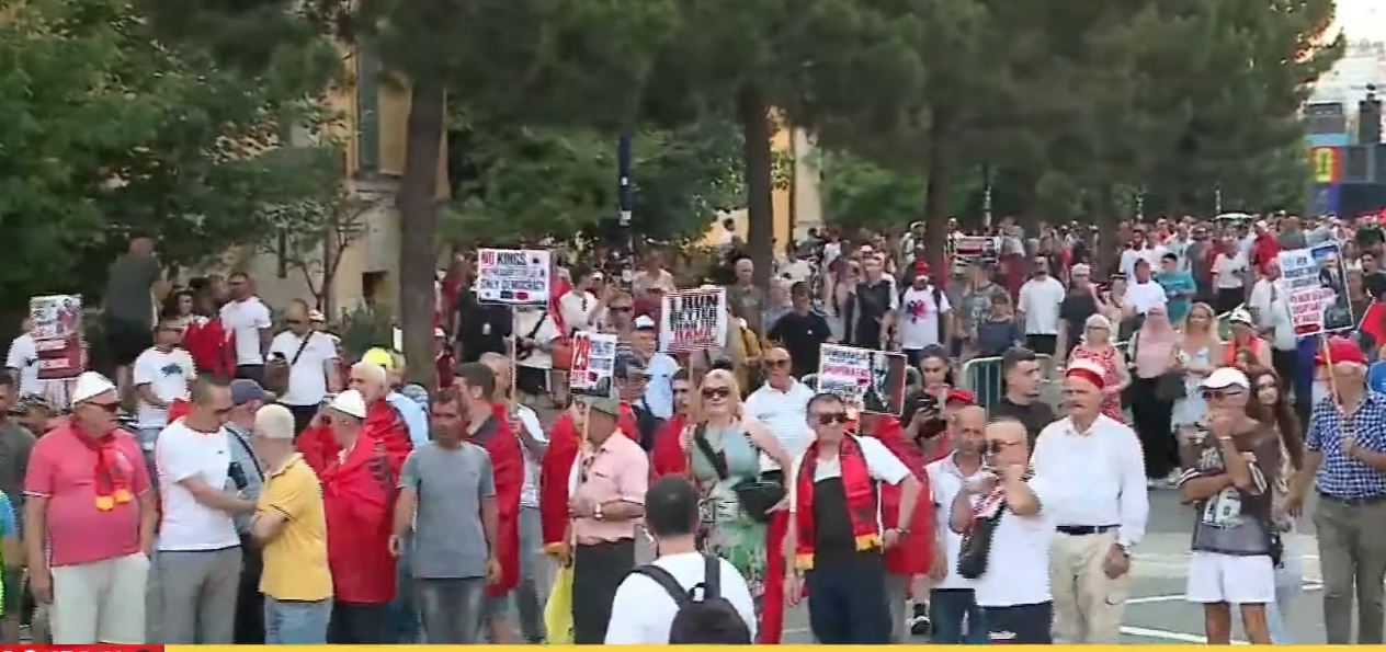 LIVE  Shqiptarët në revoltë  Protesta e 29 të  kërkohet dorëheqja e pa negociueshme e Ramës  protestuesit nisin marshimin drej   