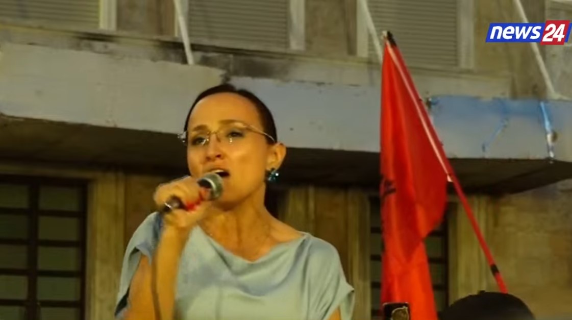 “Kjo tokë është e jona, nuk do e shisni dot”, protestuesja: Diaspora është këtu për të mbrojtur Shqipërinë nga çdo tradhtar