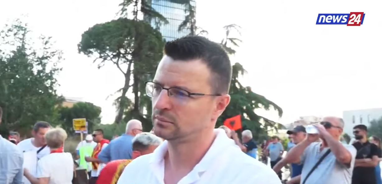 LIVE   Rama e ka sharë popullin shqiptar   protestuesi  Kam ardhur nga Amerika  do të vijnë me mijëra  Kryeministri të dorëhiq   