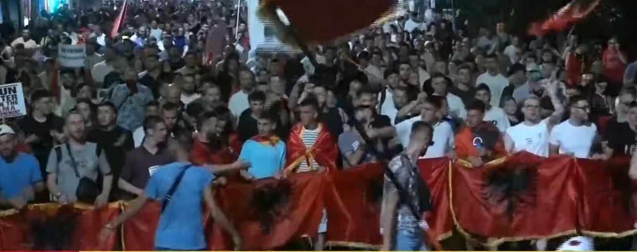 LIVE   Nesër më shumë   Tubim i pandalshëm  29 ditë shqiptarët në shesh  Qytetarët këmbëngulin  Dorëheqja e Ramës është e pane   