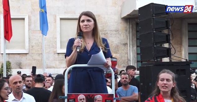E vetmja media që transmetoi pa ndërprjerje që nga dita 1  protestuesja nga diaspora  Vetëm News24 na dha mundësinë t ju ndiqn   