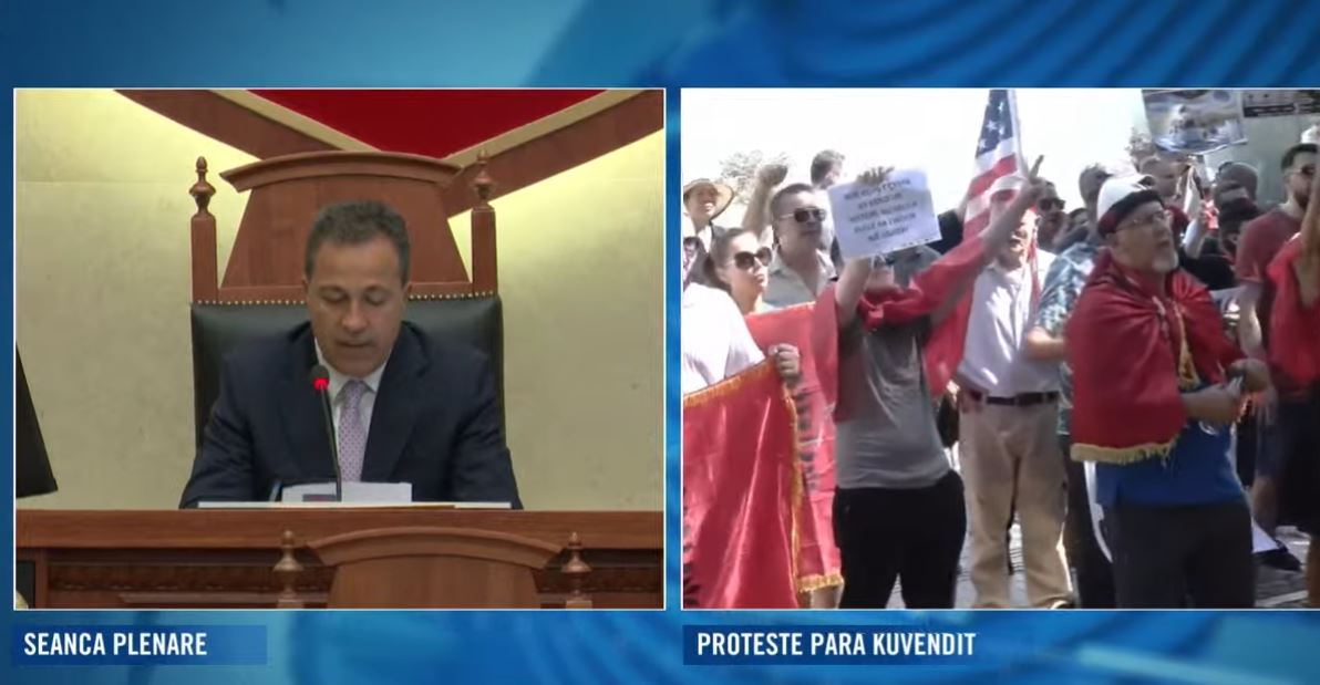 LIVE  Protestë dhe Parlament  Nis Kuvendi  qytetarët thirrje kundër deputetëve  Ju erdhi fundi
