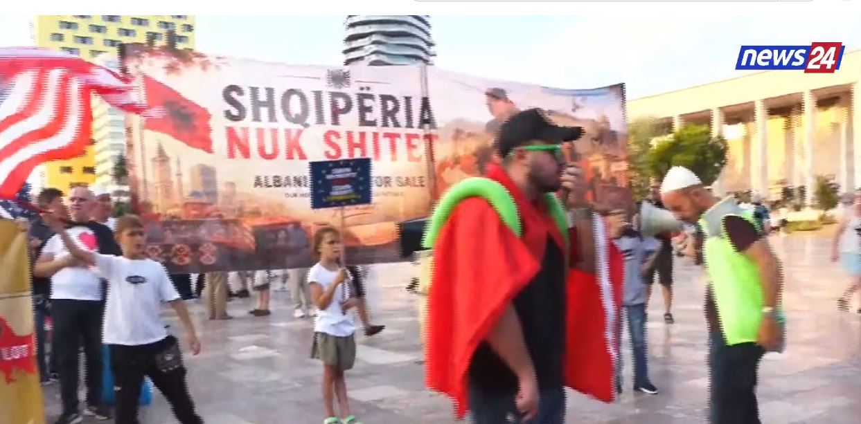 LIVE  Shau protestuesit  qytetarët i përgjigjen Ramës në shesh  Kryeministër  SPAK you   Drejtësia do të vendosë