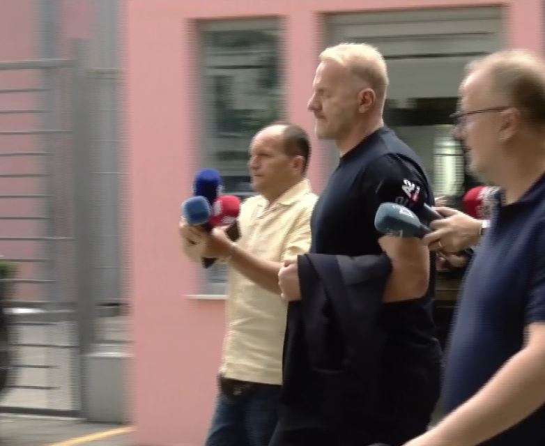 Vila e Ballukut në Dhërmi e fshehur në emër të ish futbollistit  Pas më shumë se 5 orësh  Igli Tare del nga ambientet e SPAK     