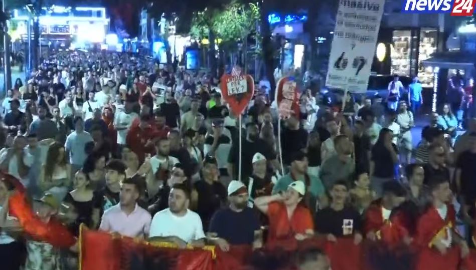  Parlament analfabet    Qytetarët vijojnë marshimin masivisht në rrugët e Tiranës  Arrestoni Ramën 