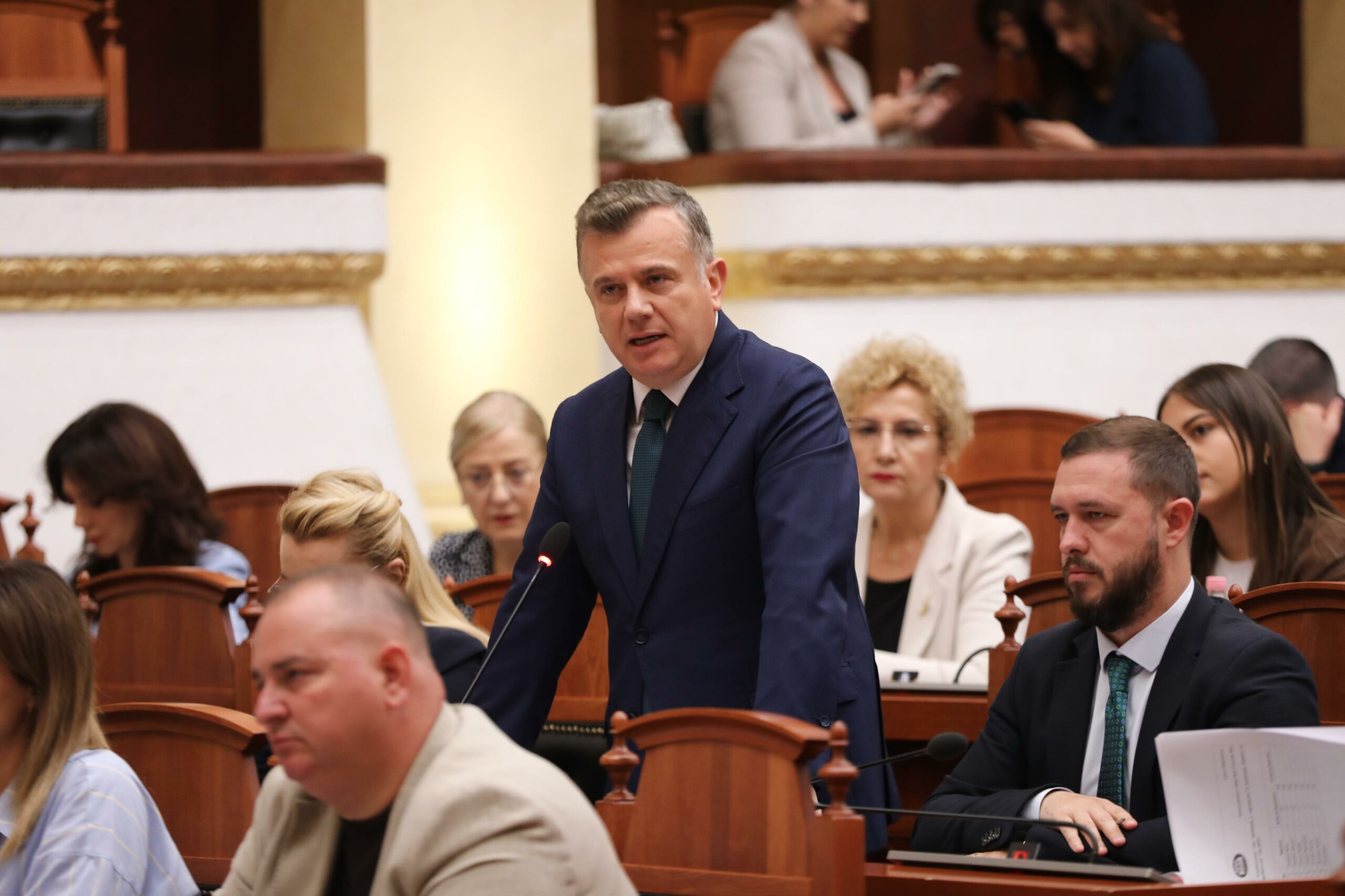 44 ditë revoltë  Muçi e paralajmëroi të kishte kujdes me protestuesit  Balla  Fluturuan flamingot  ngelën sorrat  Ti ke ardhur   