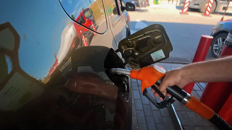 Tensionet në Lindjen e Mesme  Rritet sërish çmimi i naftës  shkon në rreth 80 dollarë për fuçi