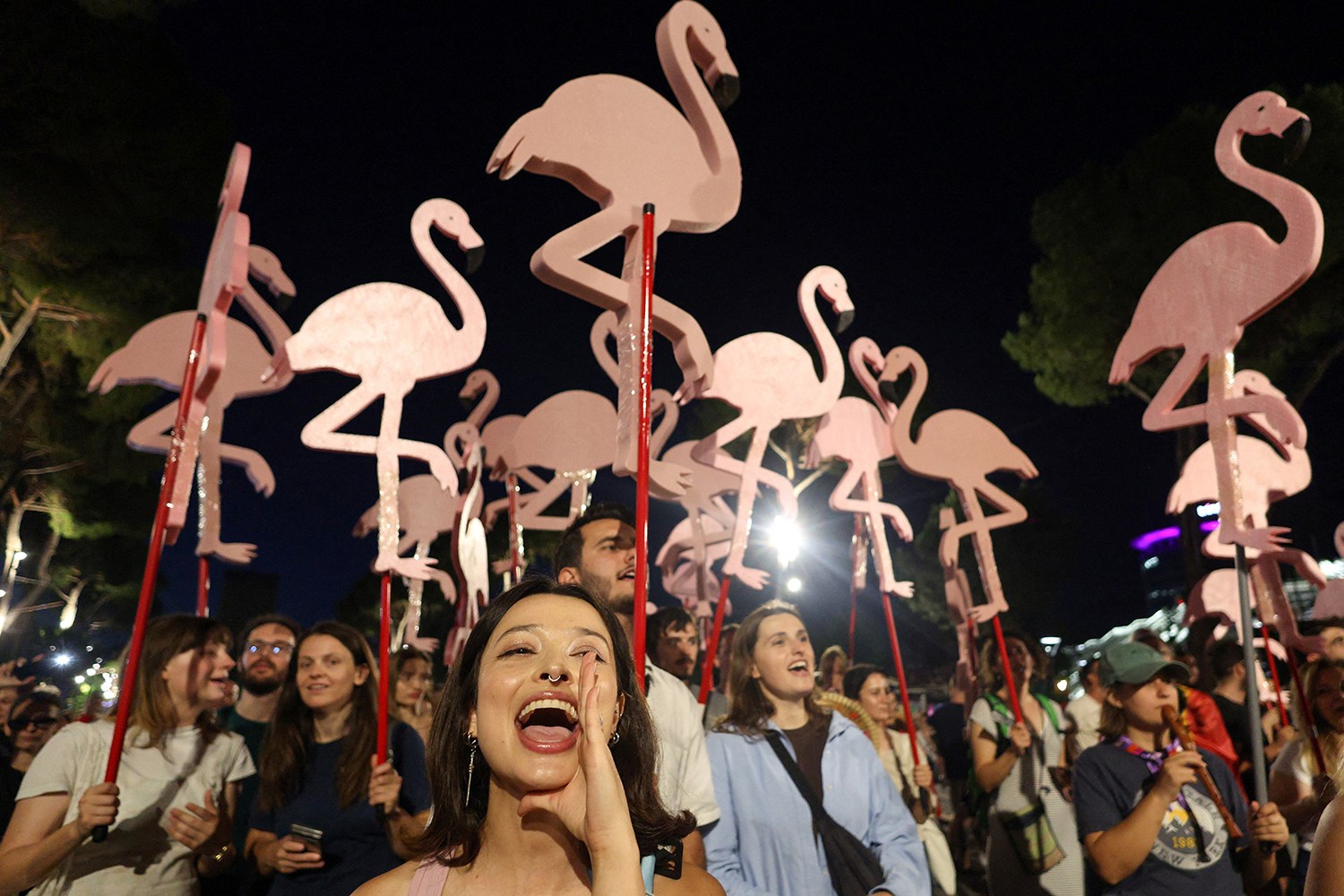 flamingot-kunder-autokrateve-51-dite-revolte-per-doreheqjen-e-rames-foreign-policy-levizja-me-e