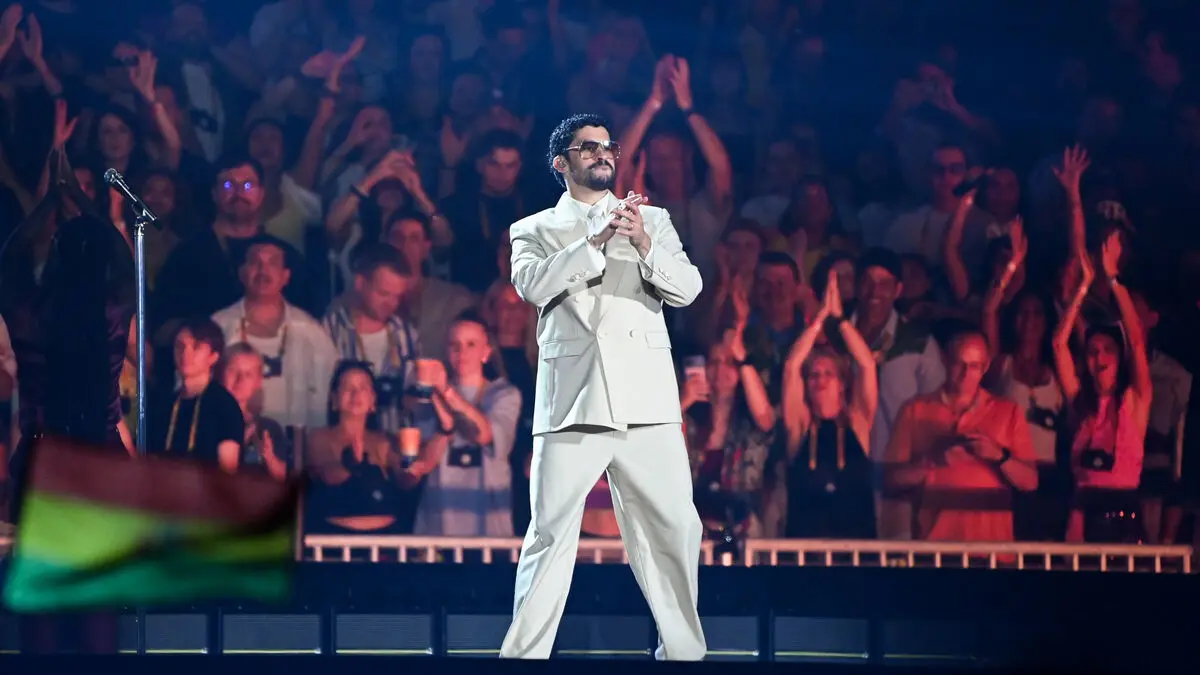 VIDEO  Ndërpritet koncerti i Bad Bunny në Milano  ja arsyeja që çoi në evakuimin e 80 mijë personave