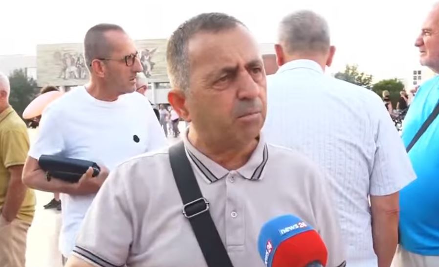  Të rinjtë na hoqën frikën     Protestuesi i revoltuar   Rama me deputetët e tij na quajnë korba e sorra  por ata janë n   