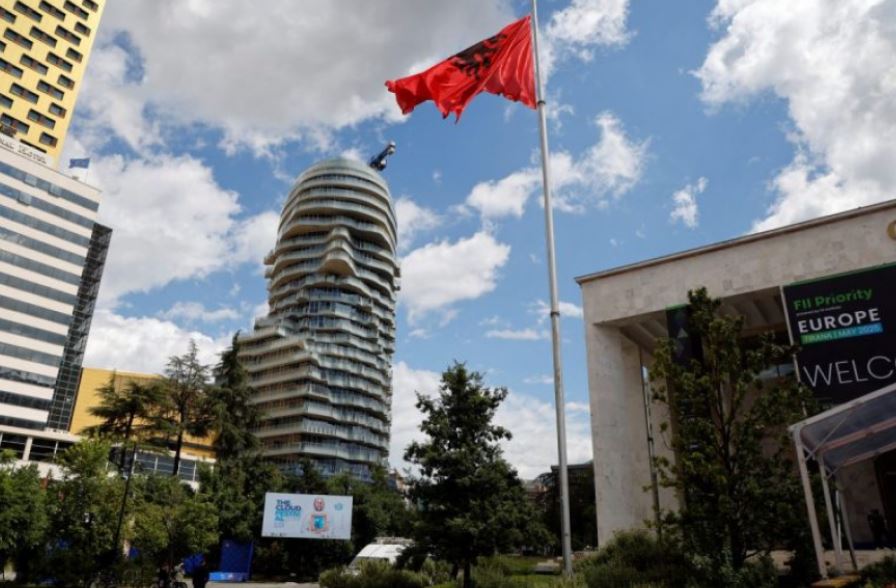 Analiza për revistën italiane   Albanian Files  tregon se Rama është  Kumbari  që ka kontroll absolut mbi Shqipërinë