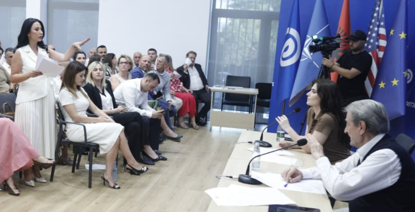 Debate të forta në Këshillin Kombëtar të PD  Berisha  përplaset me Kuçanën  çfarë tensionoi demokratët