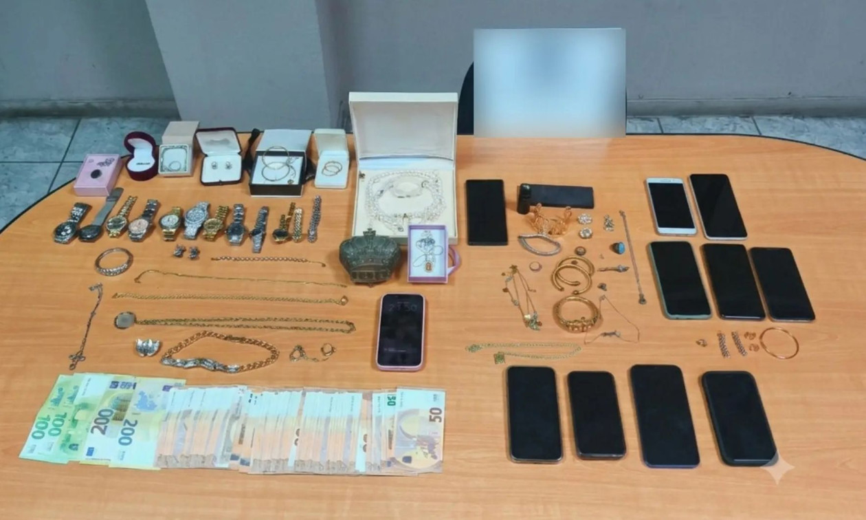 VIDEO  Vetëm 1 minutë për të realizuar grabitjen  Goditet banda  sekuestrohen bizhuteri me vlerë 370 mijë euro