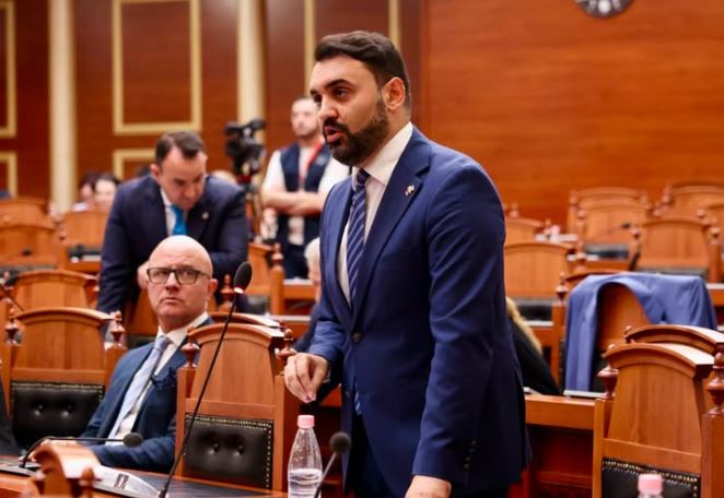 eshte-nderprere-kontrata-me-te-cilen-rama-abuzoi-per-13-vite-kellici-njerezit-te-lodhur-duan-doreheqjen-jane