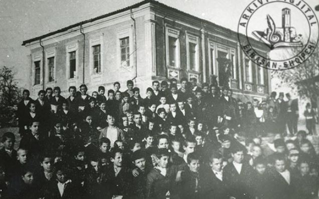  Mbasi prokurori Nevzat Haznedari  kërkoi dënimin e tij me vdekje  kryetari i gjykatës Niko Çeta  e pyeti për fjalën e fundit    