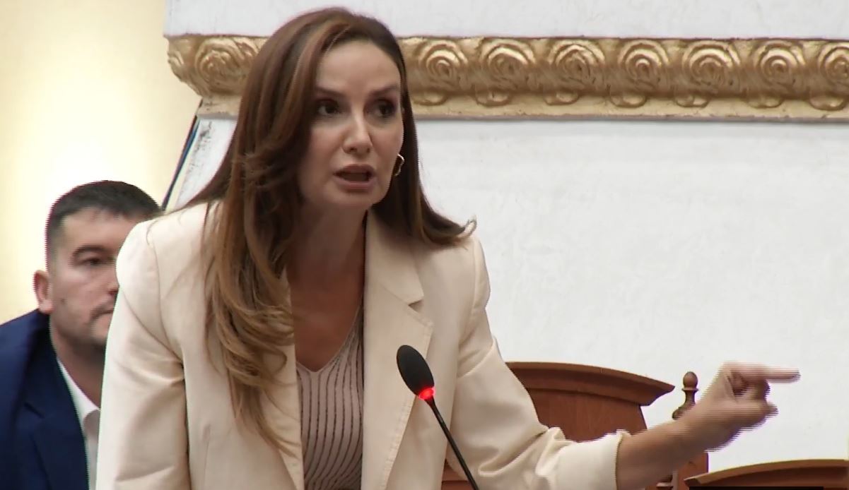  Parlament i krimit    Tabaku sfidë socialistëve  Qytetarët e kanë me ju  jeni arrogantë  Provoni të ikni njëri nga ju në prot   