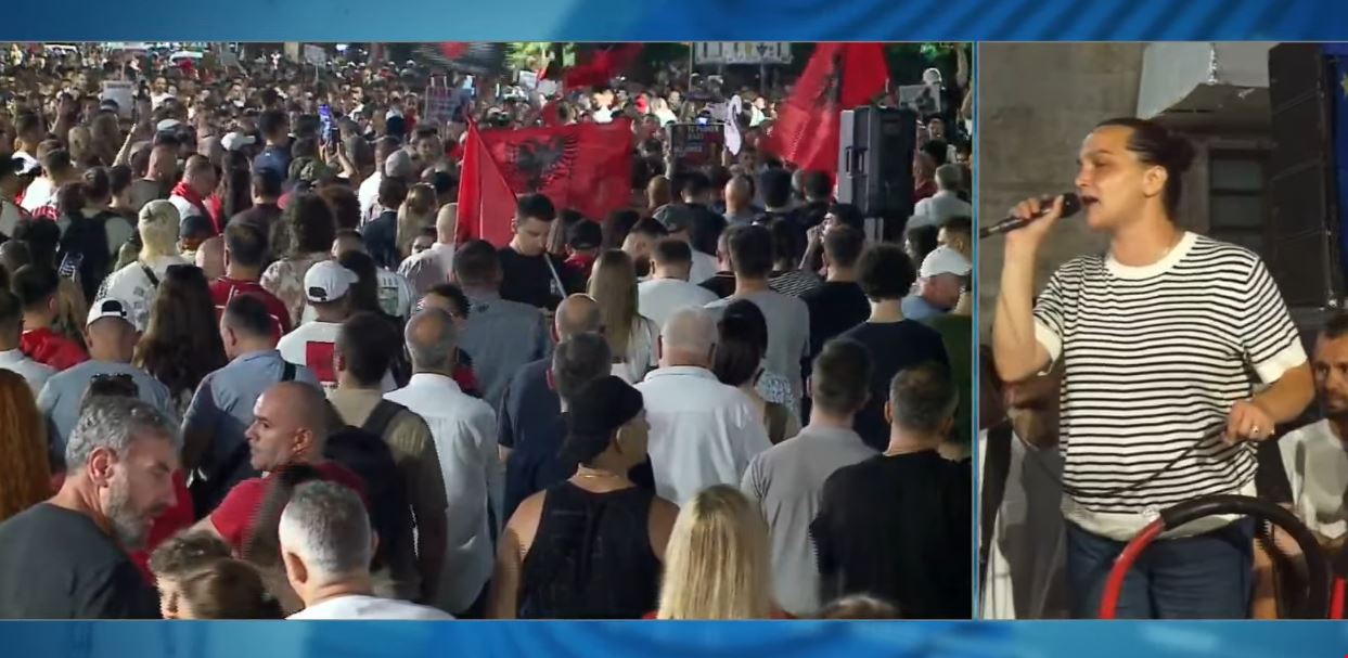  Nuk na trembin as me dhunë as me gaz lotsjellës    Shpërthen  protestuesja  Nënat e reja të vijnë në shesh me fëmijët  ne i k   