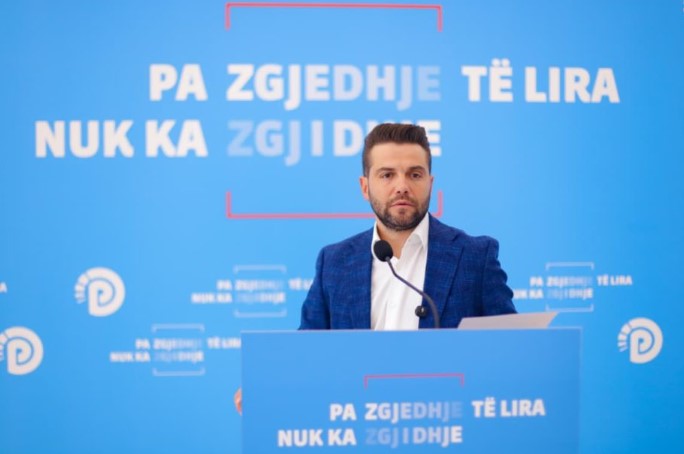 gjerat-po-shkojne-ne-vendin-e-tyre-mucollari-berisha-drejt-shba-rama-ne-gjyqe