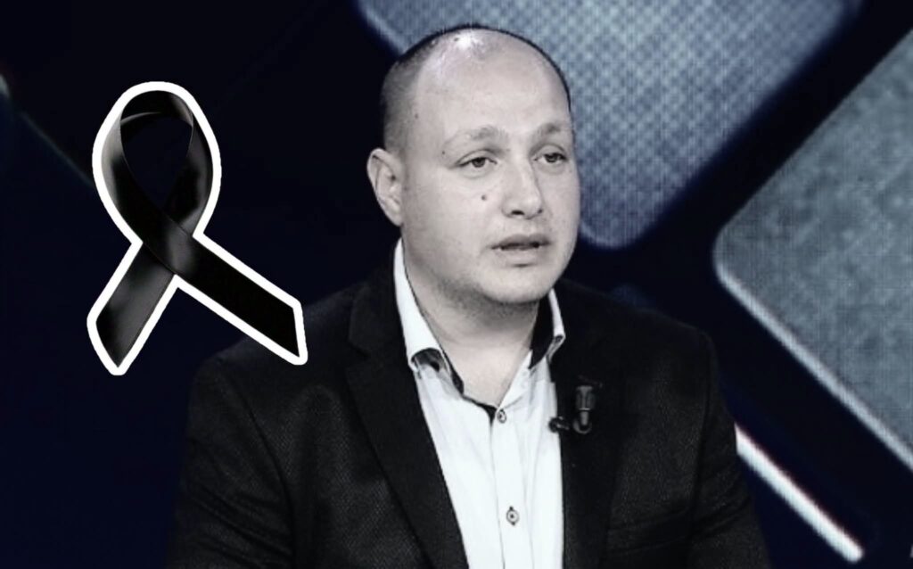 Humbi jetën në aksident  homazhet për gazetarin Enrik Mehmeti mbahen sot në Teatrin  Petro Marko  në Vlorë