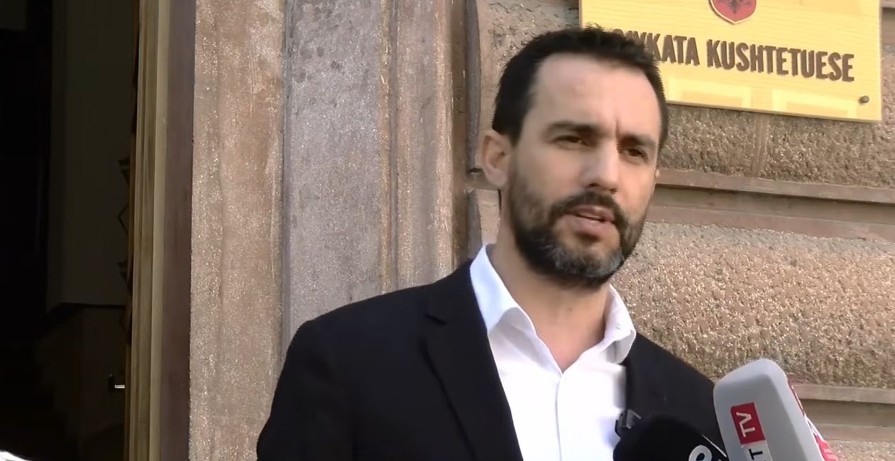 4 mln euro për koncertin e Kanye West në Tiranë  Lëvizja  Shqipëria bëhet  çon në Kushtetuese vendimin  Të shfuqizohet Akti No   