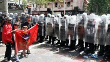 Protesta Te Parlamenti