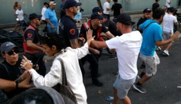 Proteste Te Parlamenti Sot