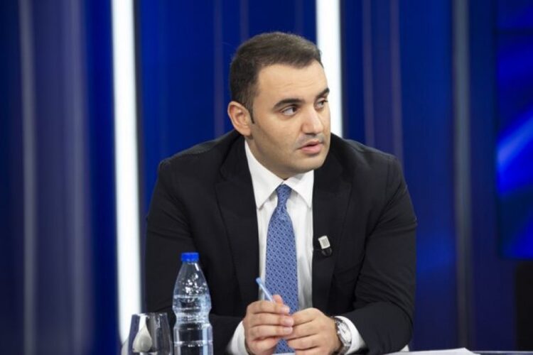 rama-po-e-shet-koncertin-e-kaney-west-si-antiming-kellici-nxjerr-dokumentin-eventi-do-u-kushtoje-4-2-mln-euro-taksapaguesv