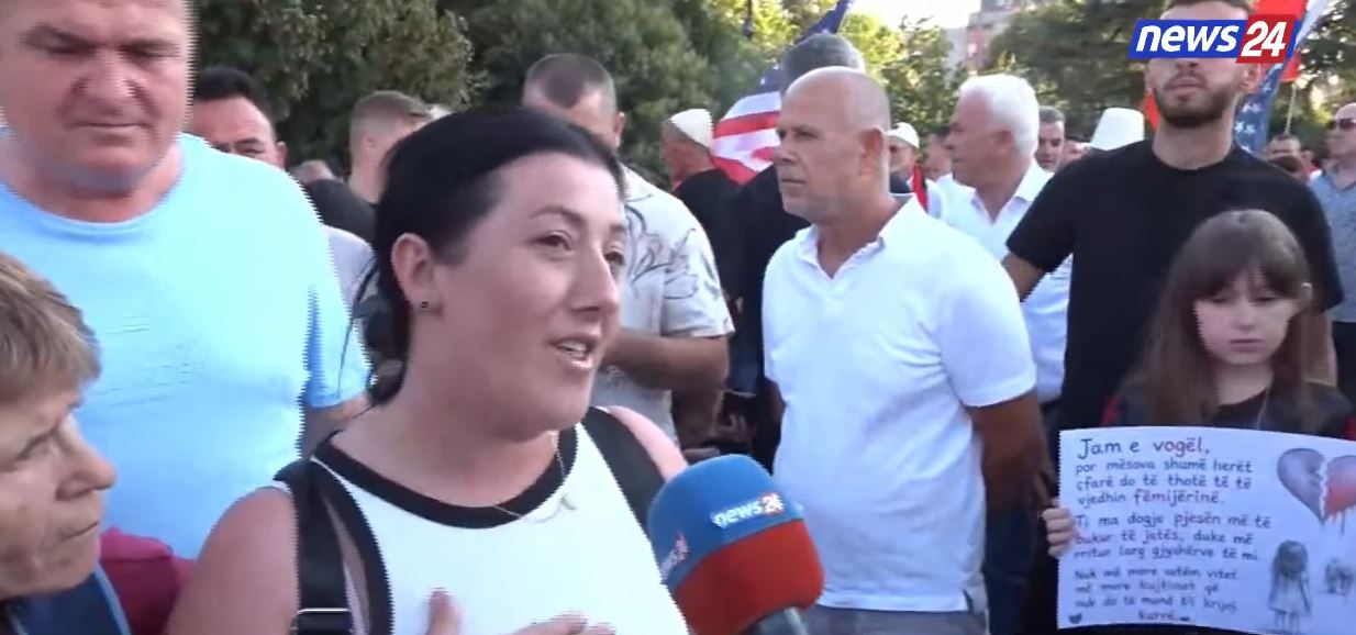 LIVE  Altin Hila u arrestua nga policia pas protestës para Kuvendit  Bashkëshortja sot në shesh  Ka qenë në protestë që nga di   