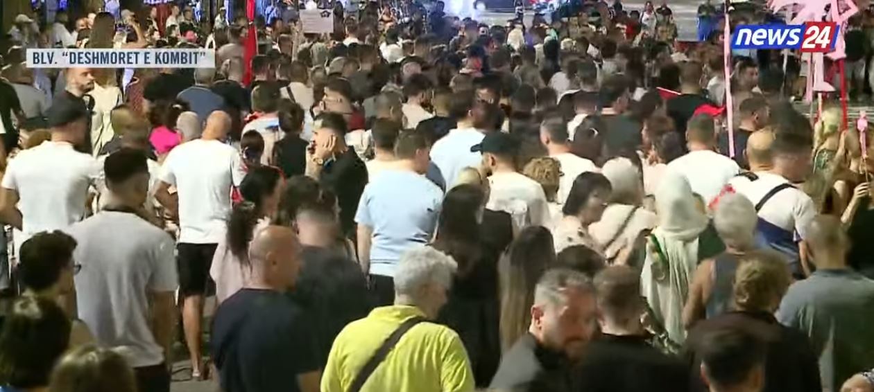 dita-e-61-te-e-protestave-qytetaret-mblidhen-serish-para-kryeministrise-kerkojne-doreheqjen-e-rames
