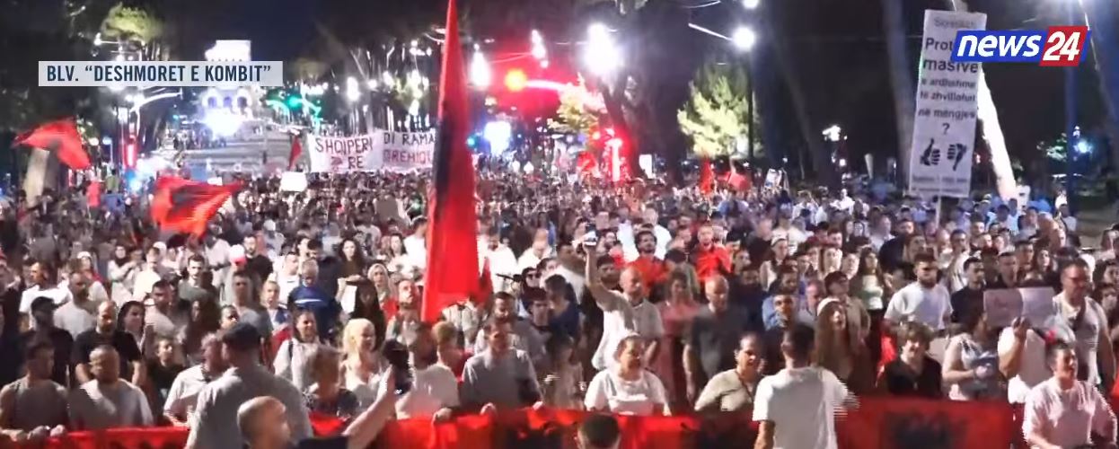 live-arrestoni-ramen-41-dite-qendrese-rezistence-qytetaret-vijojne-marshimin-ne-kryeqytet-shqiperi-e-re-ju-erdhi-fundi