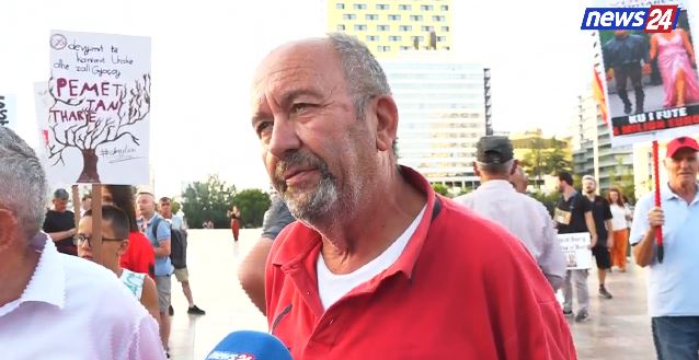 Revolta në ditën e 45  Ish minatori i Valiasit nga sheshi Skënderbej  Qeveria na premtoi statusin  na dha Noc Rrokun