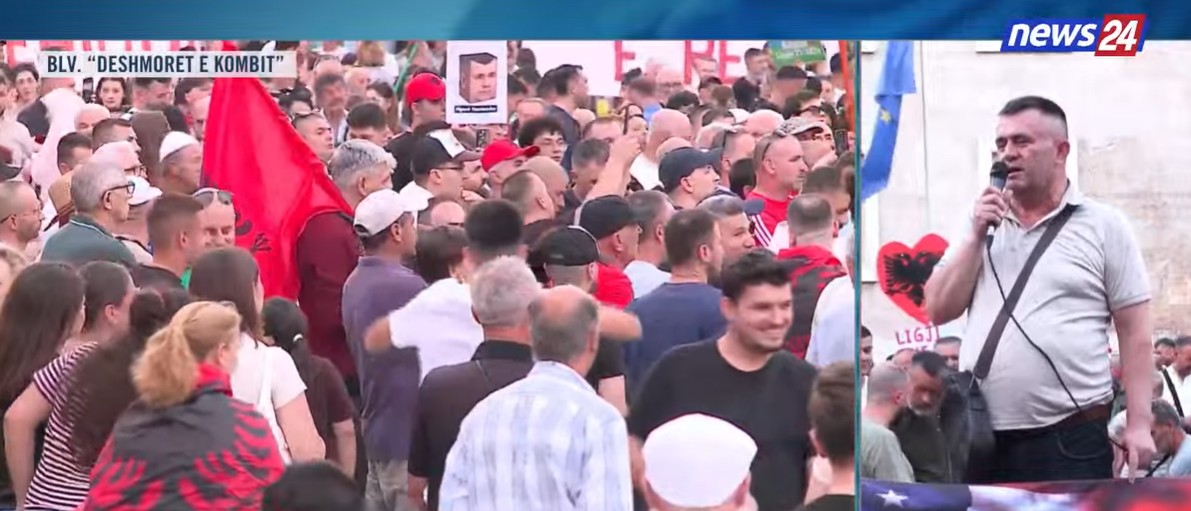 Emigranti nga diaspora në protestë  Ky popull ka vuajtur  ka nevojë për një sistem të ri që t i shërbejë qytetarëve 