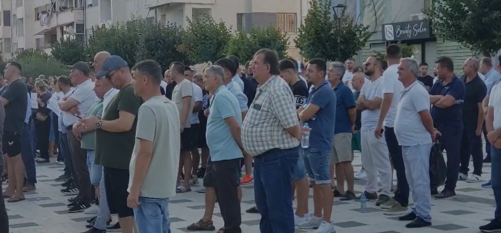 Kërkon shkrirjen e tyre  banorët e Dimalit kundër Ramës  ngrihen në protestë  Peticion për rrëzimin e  TerritorialesR   