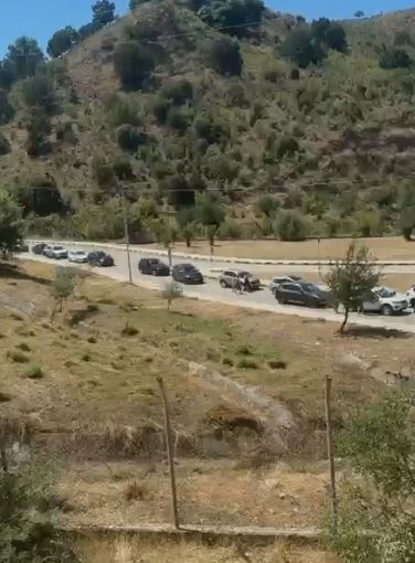 Pala greke punon vetëm me dy sportele  Radhë kilometrike dhe vonesa në doganën e Qafë Botës