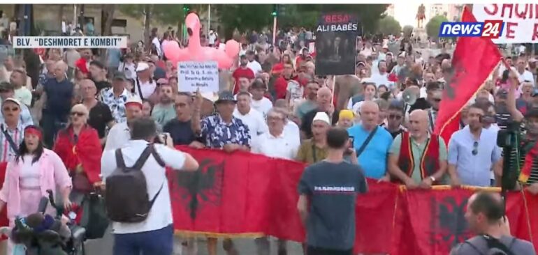 Edi Rama Protestee